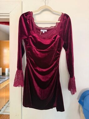 RIHOAS Burgundy Velvet Lace-Trim Mini Dress